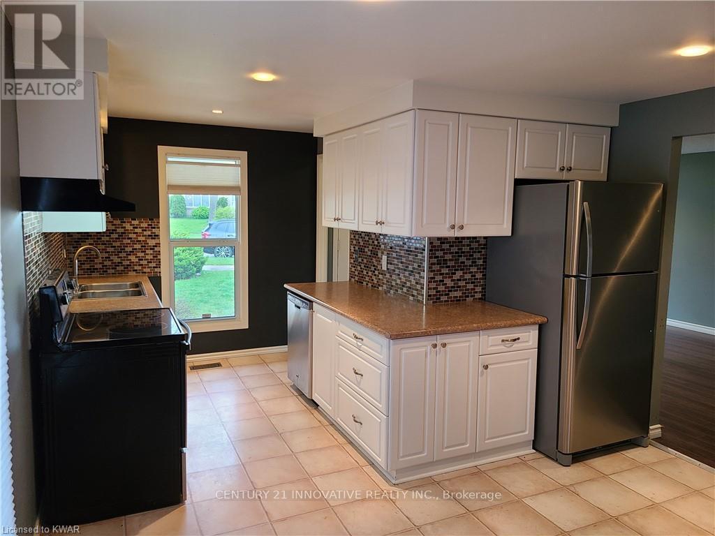 75 Pepperwood Crescent, Kitchener, Ontario  N2A 2R4 - Photo 11 - X12474419