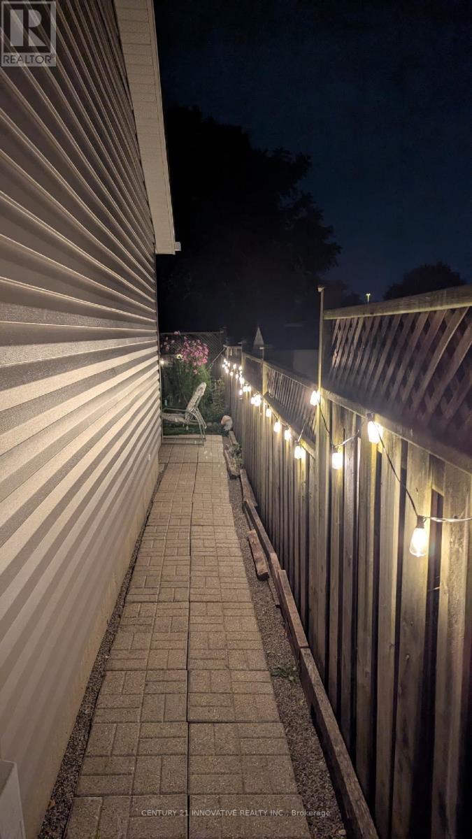 75 Pepperwood Crescent, Kitchener, Ontario  N2A 2R4 - Photo 17 - X12474419