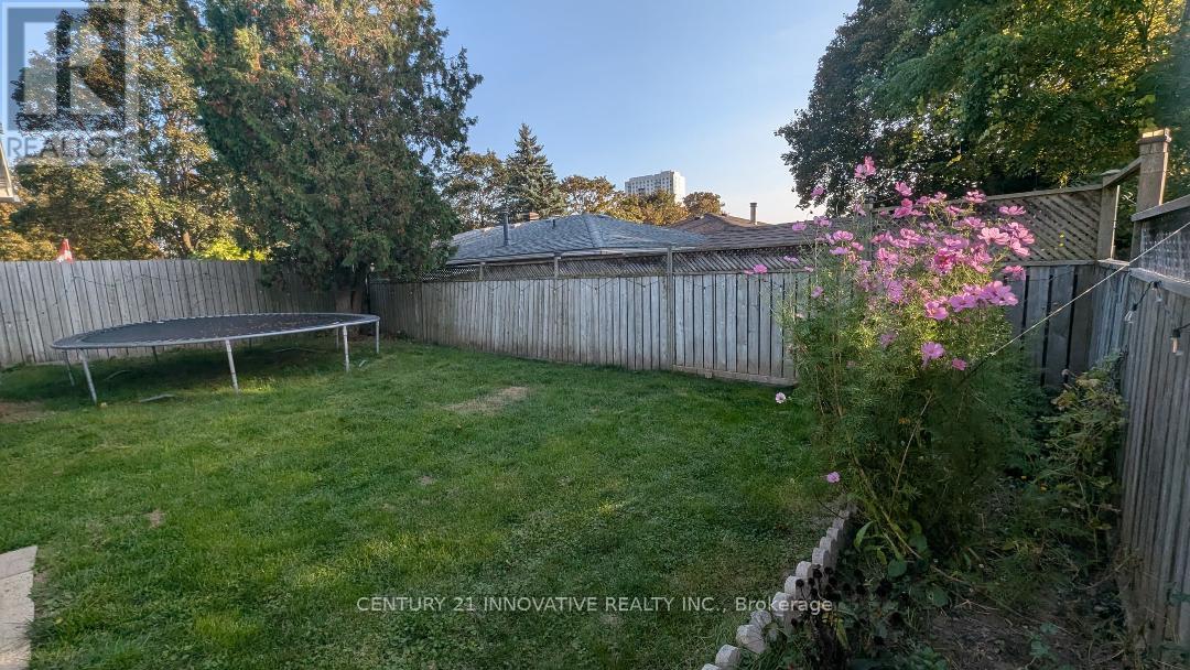 75 Pepperwood Crescent, Kitchener, Ontario  N2A 2R4 - Photo 18 - X12474419