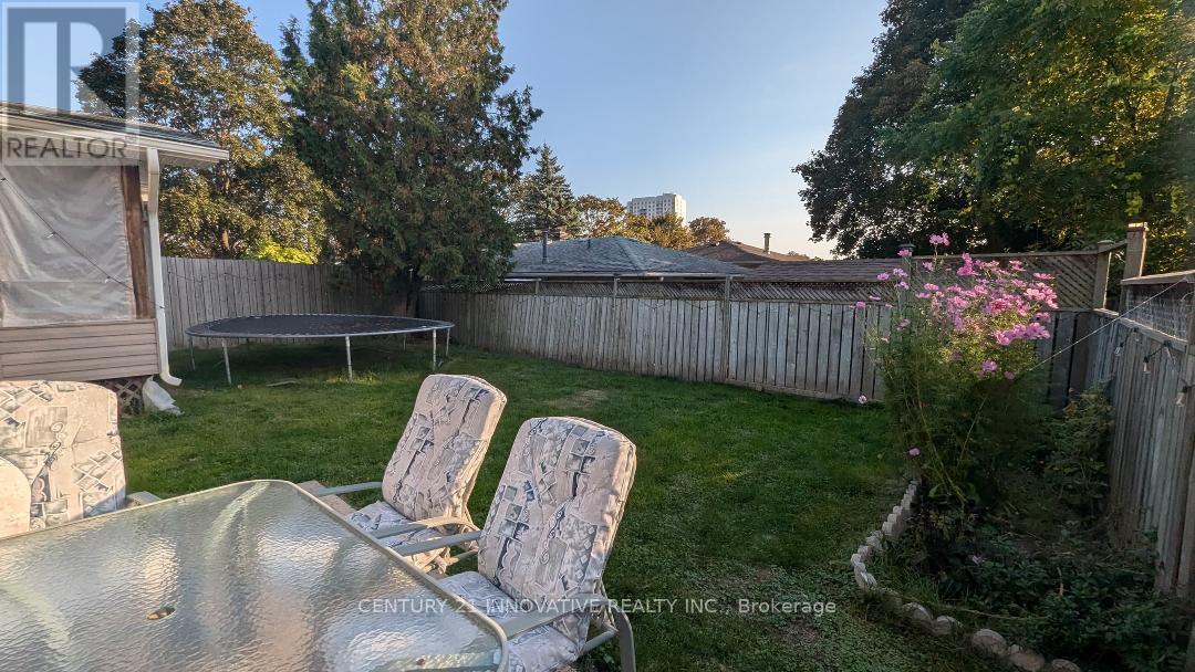 75 Pepperwood Crescent, Kitchener, Ontario  N2A 2R4 - Photo 23 - X12474419