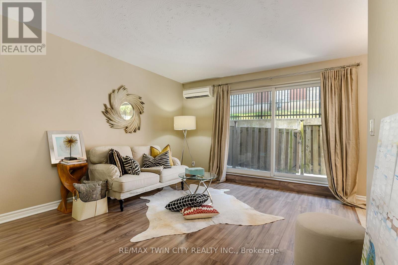 304 - 200 Charlton Avenue E, Hamilton, Ontario  L8N 1Z1 - Photo 6 - X12541560