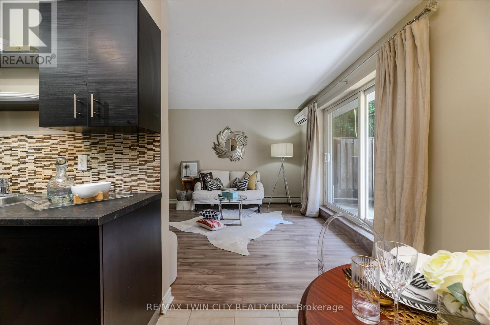 304 - 200 Charlton Avenue E, Hamilton, Ontario  L8N 1Z1 - Photo 7 - X12541560