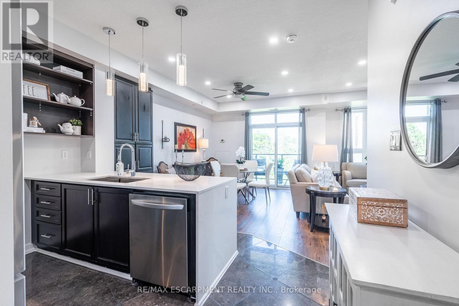 422 - 125 Shoreview Place, Hamilton, Ontario  L8E 0K3 - Photo 3 - X12541566