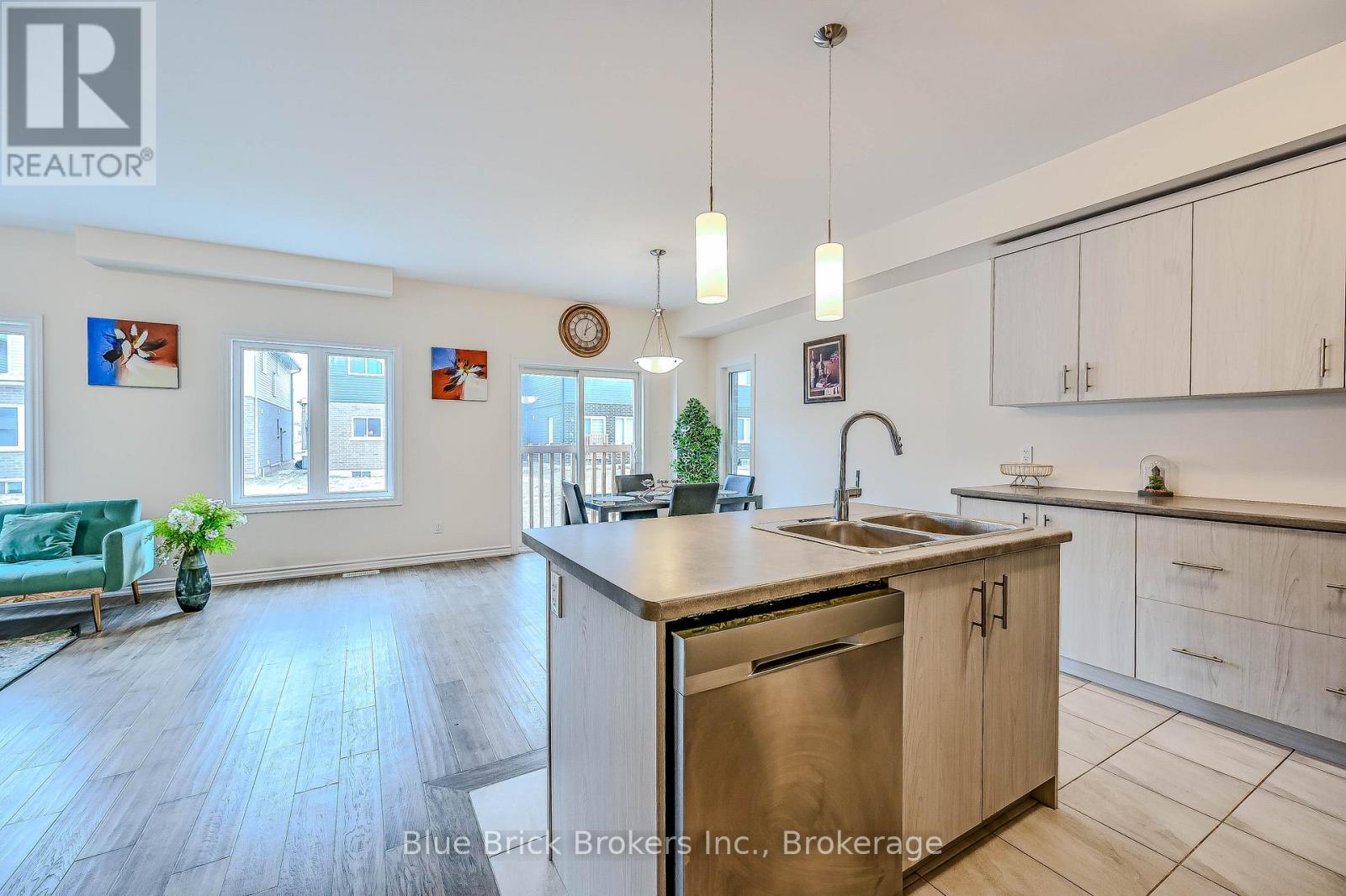 12 Hildred Street, Welland, Ontario  L3B 1H9 - Photo 11 - X12541590