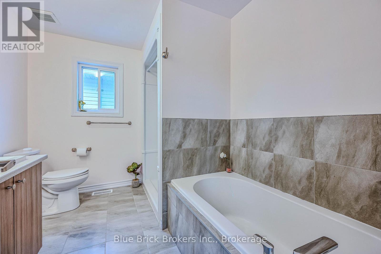 12 Hildred Street, Welland, Ontario  L3B 1H9 - Photo 27 - X12541590