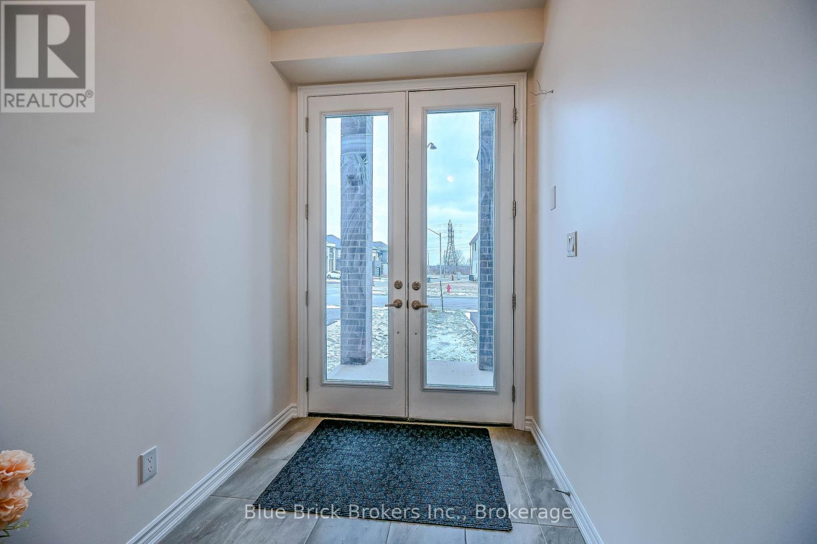 12 Hildred Street, Welland, Ontario  L3B 1H9 - Photo 3 - X12541590