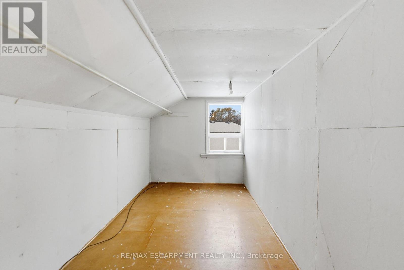 314 Hawkridge Avenue, Hamilton, Ontario  L9C 3L2 - Photo 17 - X12541622