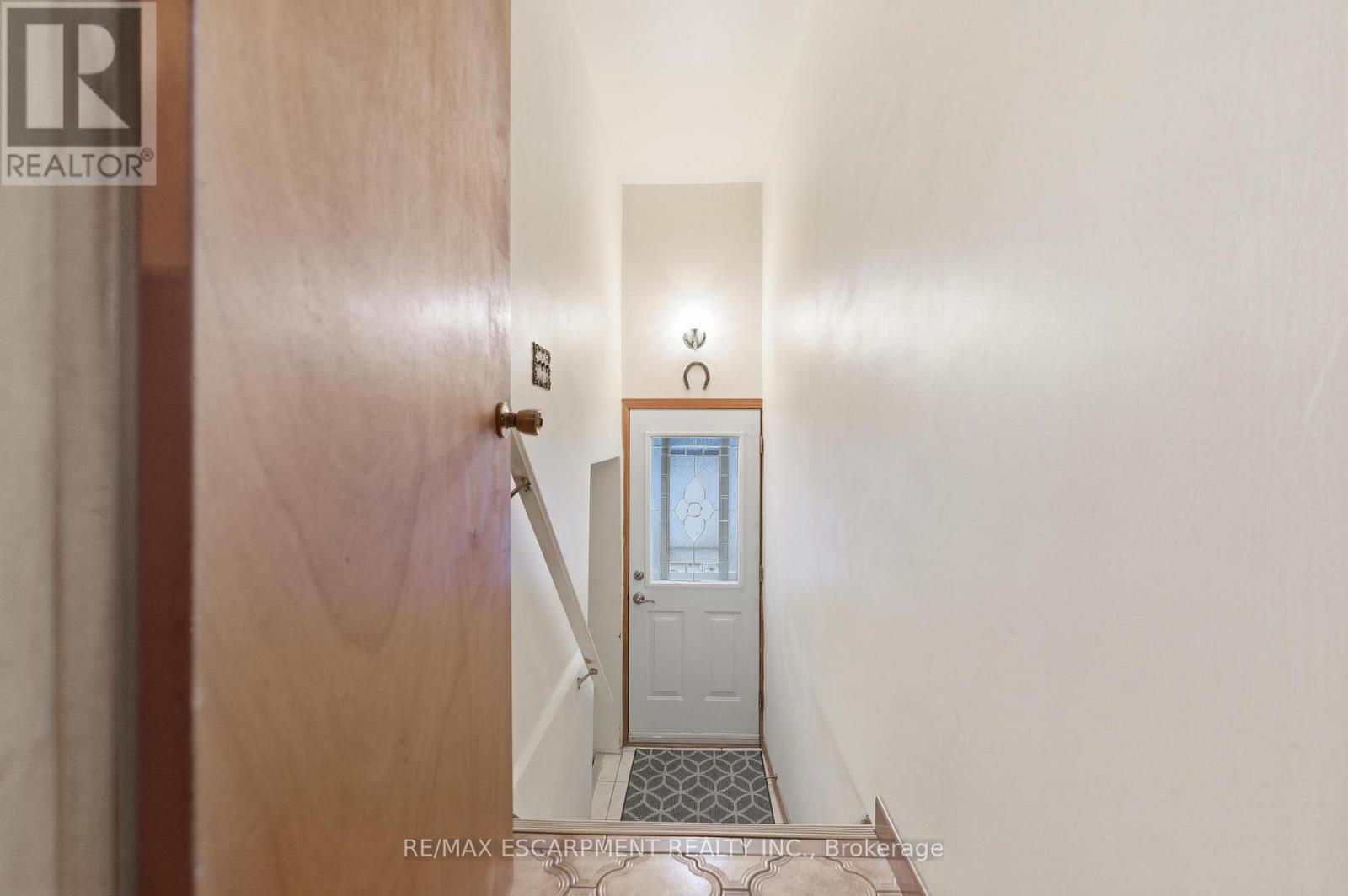 314 Hawkridge Avenue, Hamilton, Ontario  L9C 3L2 - Photo 19 - X12541622