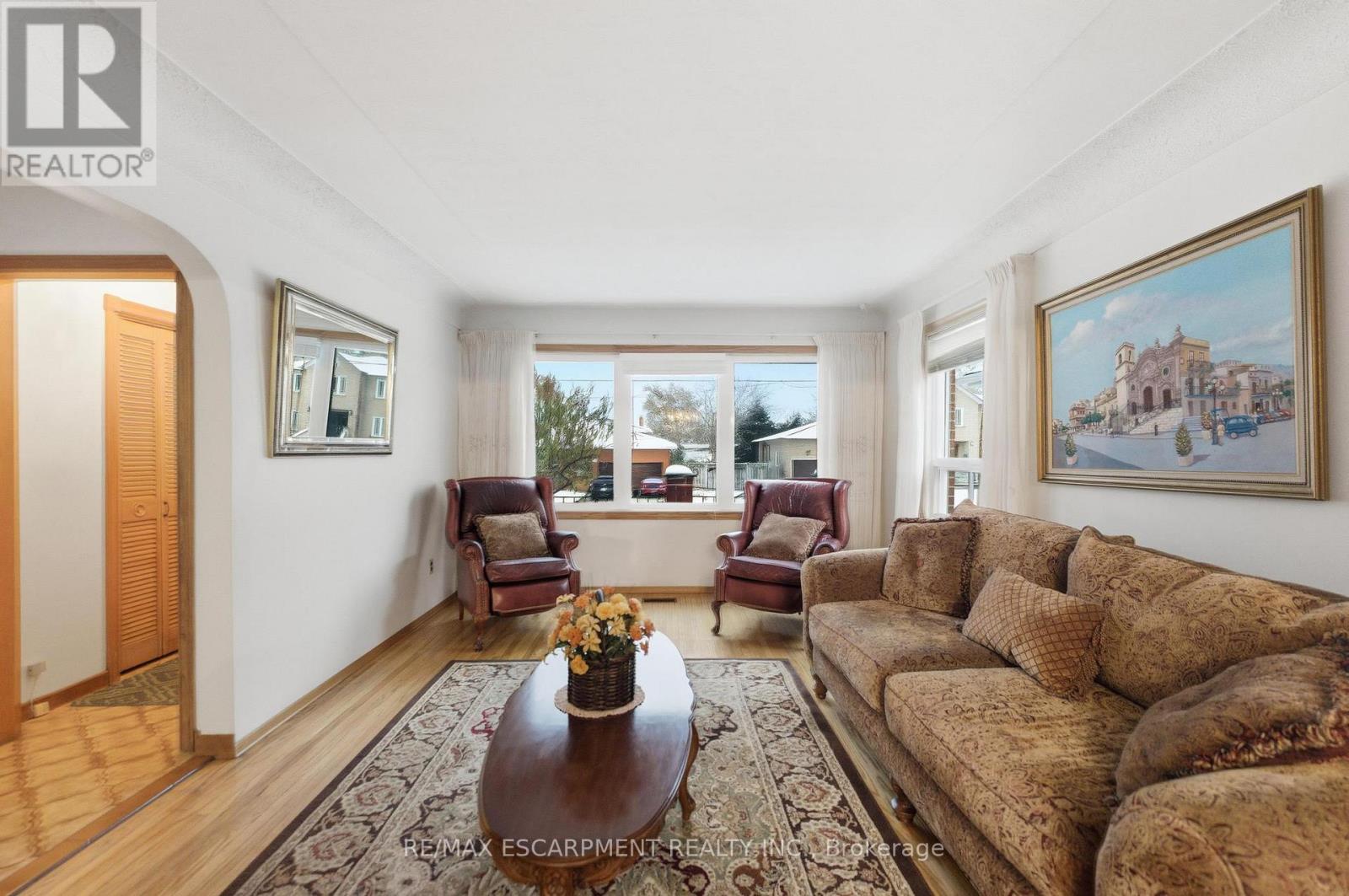 314 Hawkridge Avenue, Hamilton, Ontario  L9C 3L2 - Photo 6 - X12541622