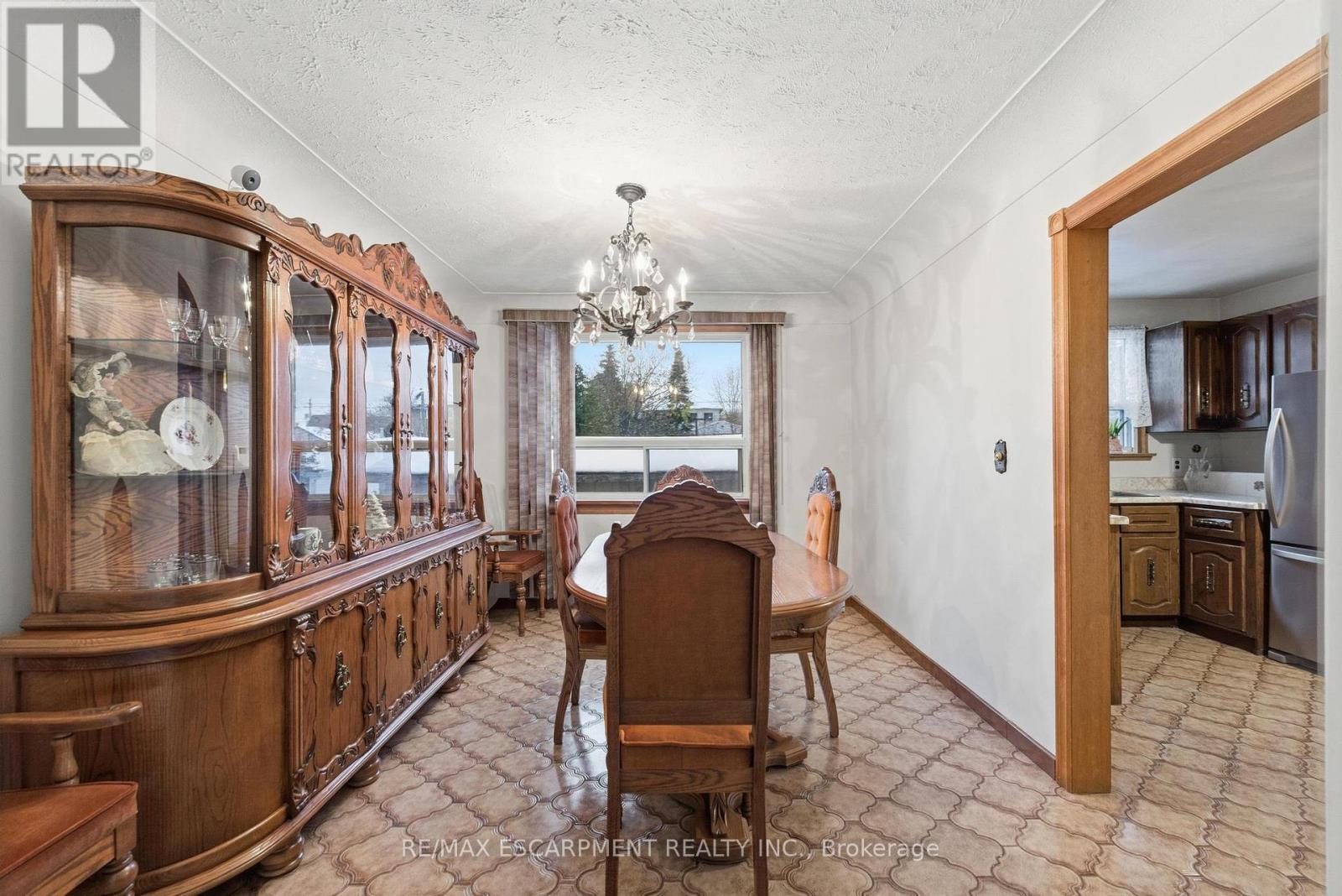 314 Hawkridge Avenue, Hamilton, Ontario  L9C 3L2 - Photo 7 - X12541622