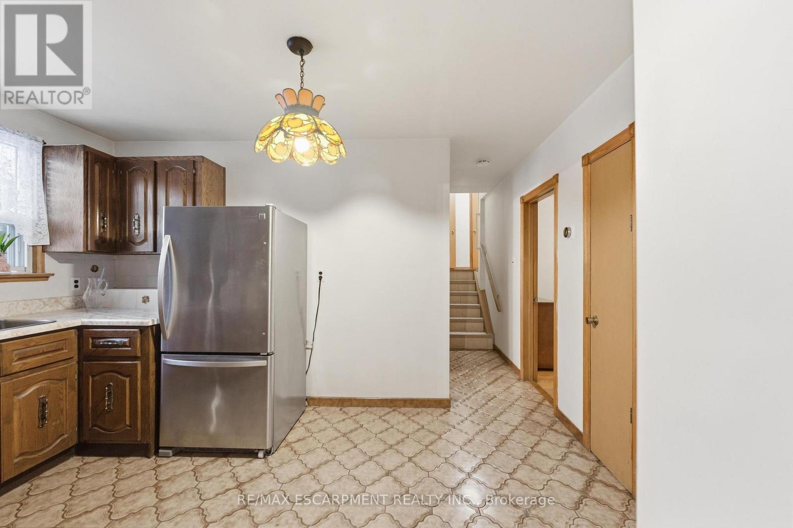 314 Hawkridge Avenue, Hamilton, Ontario  L9C 3L2 - Photo 8 - X12541622