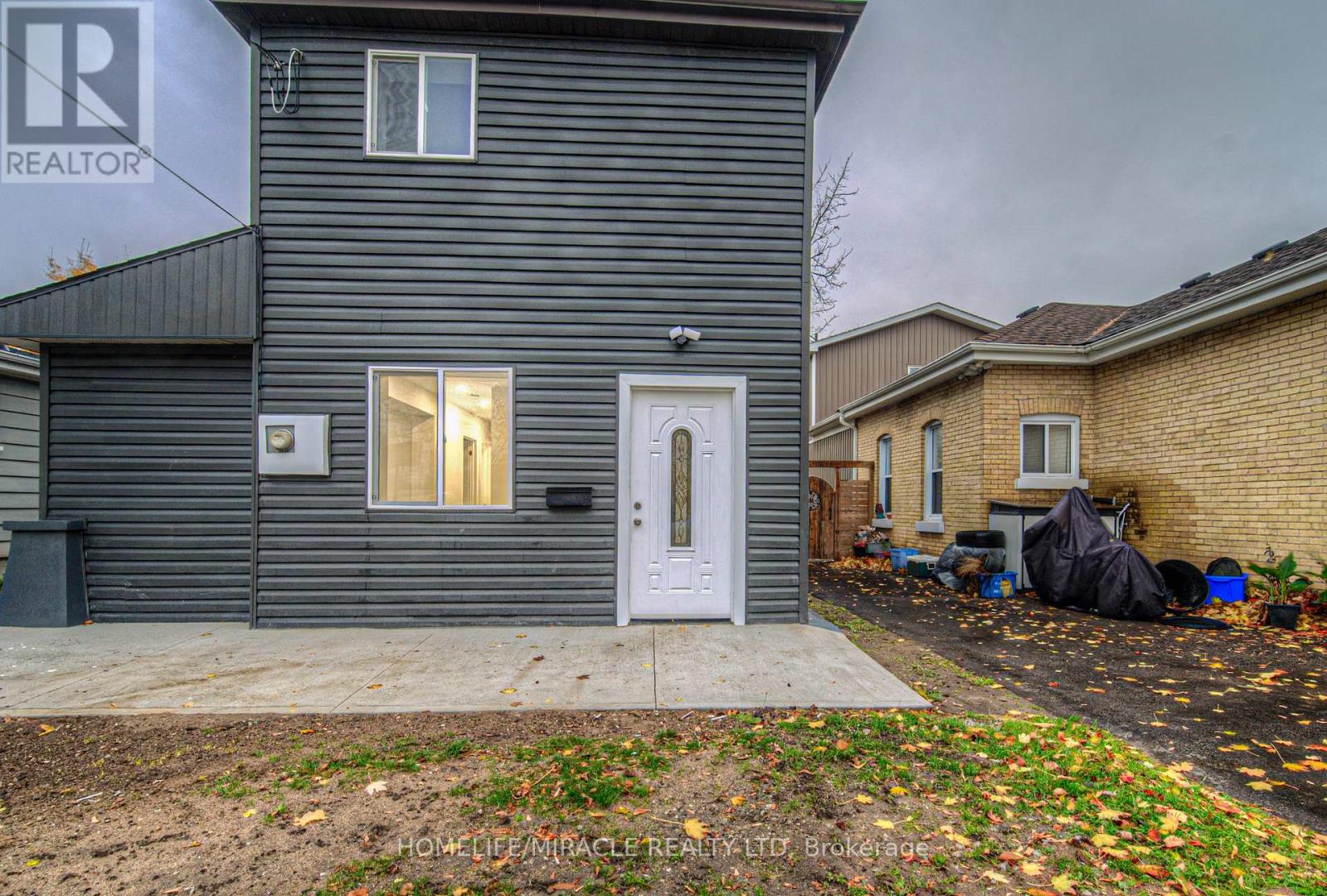 88 Huron Street, Brantford, Ontario  N3S 2J8 - Photo 2 - X12541632