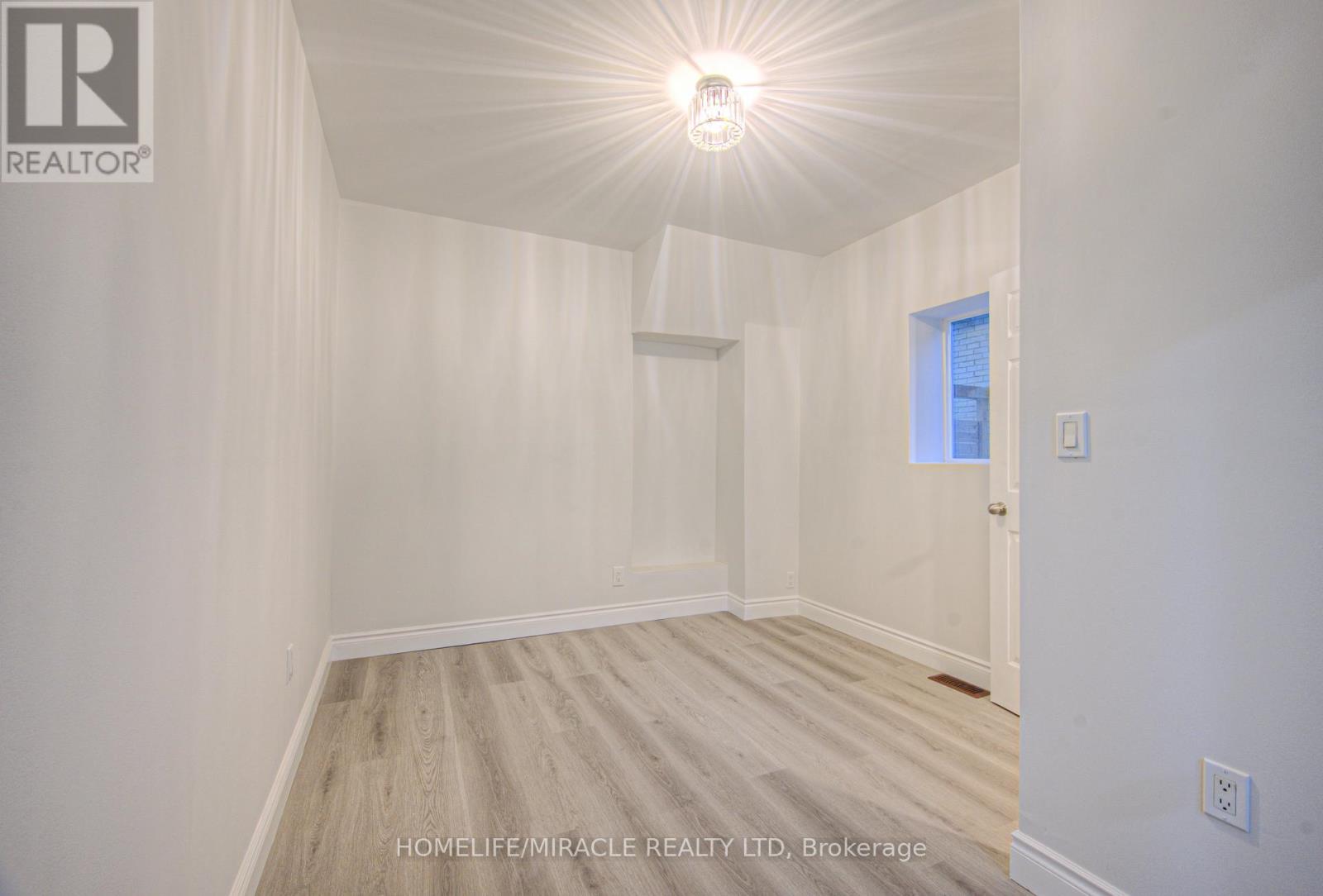 88 Huron Street, Brantford, Ontario  N3S 2J8 - Photo 9 - X12541632