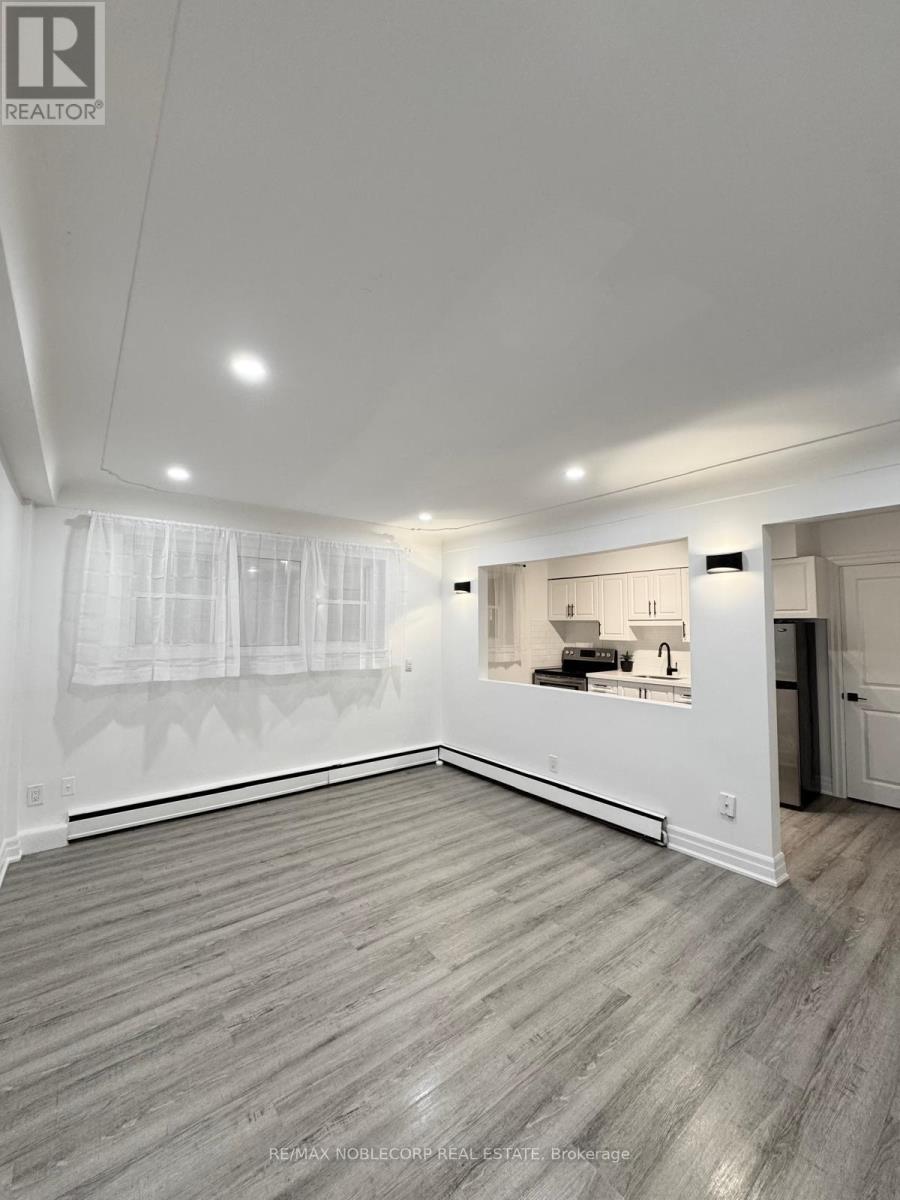 2 - 5 Applewood Avenue, Hamilton, Ontario  L8G 3S4 - Photo 2 - X12541636