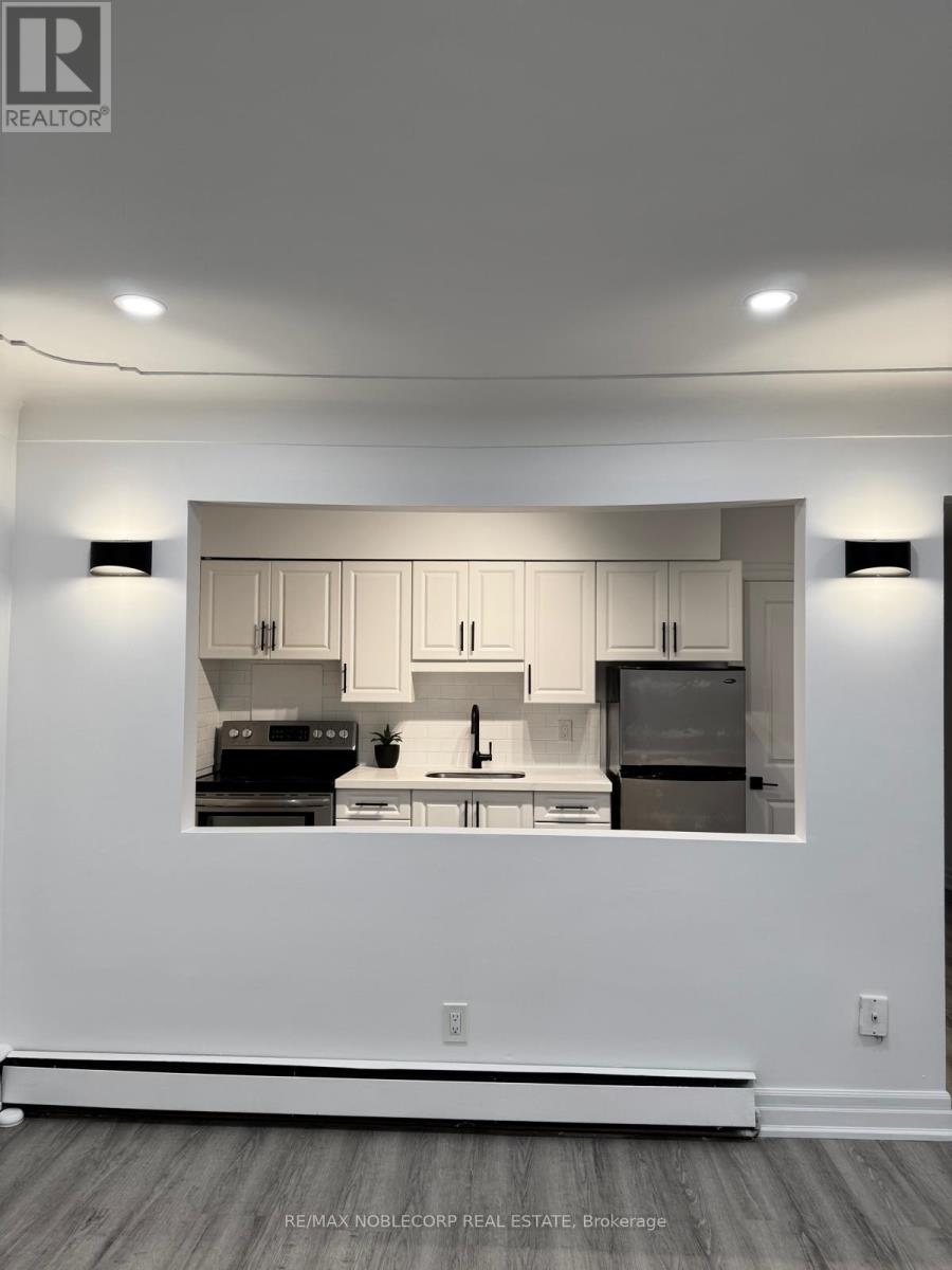 2 - 5 Applewood Avenue, Hamilton, Ontario  L8G 3S4 - Photo 4 - X12541636