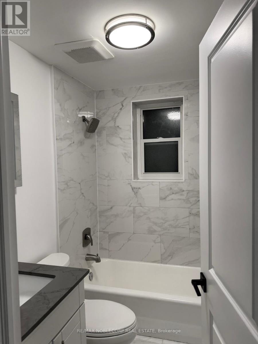 2 - 5 Applewood Avenue, Hamilton, Ontario  L8G 3S4 - Photo 7 - X12541636