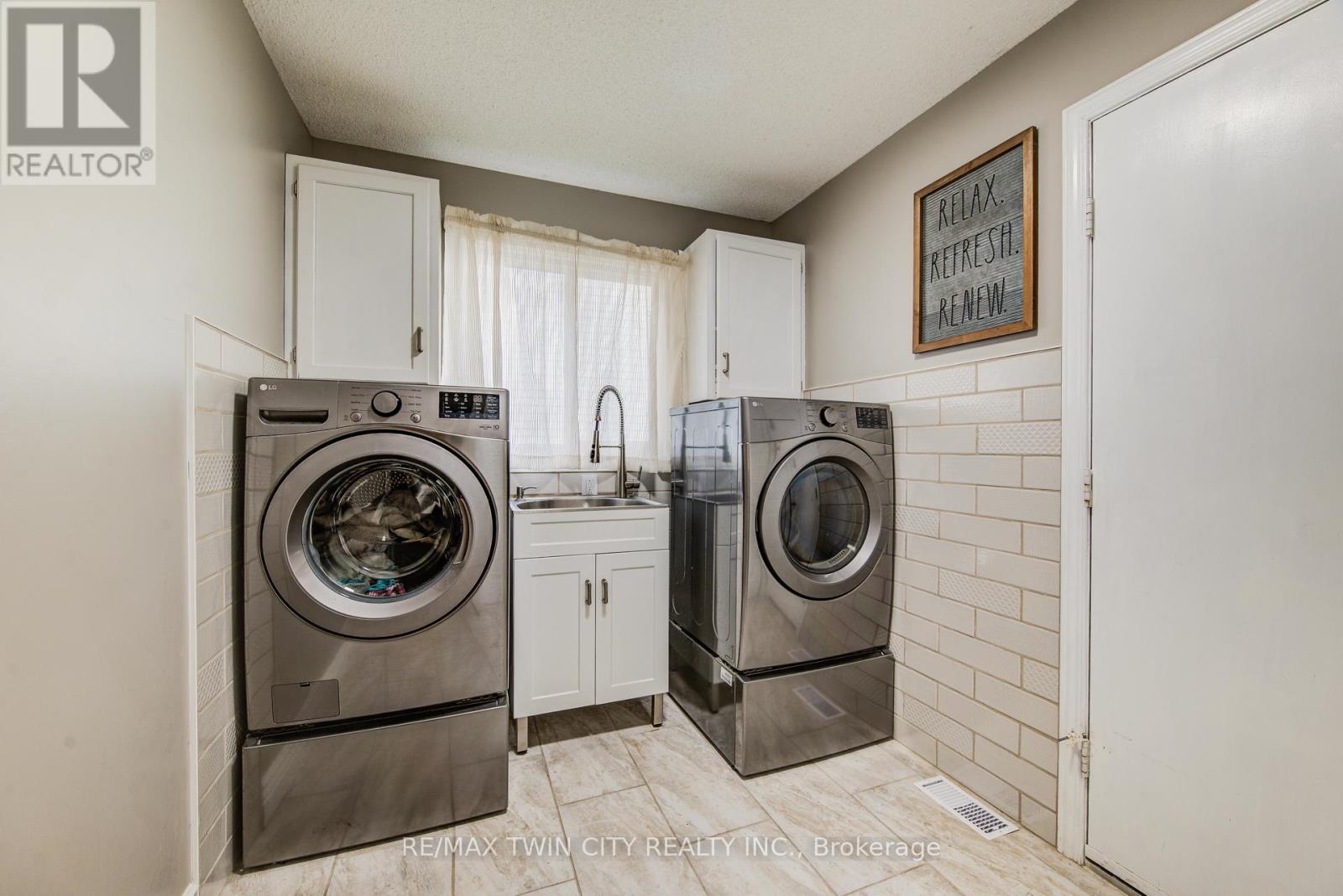 295 Wiltshire Place, Waterloo, Ontario  N2T 1R3 - Photo 18 - X12541648