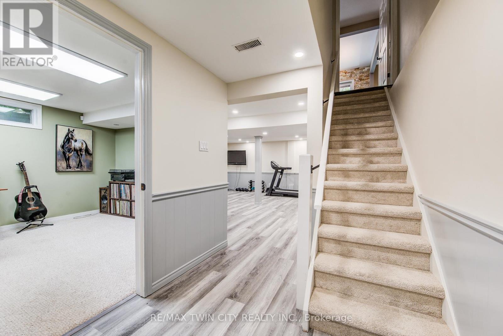 295 Wiltshire Place, Waterloo, Ontario  N2T 1R3 - Photo 24 - X12541648