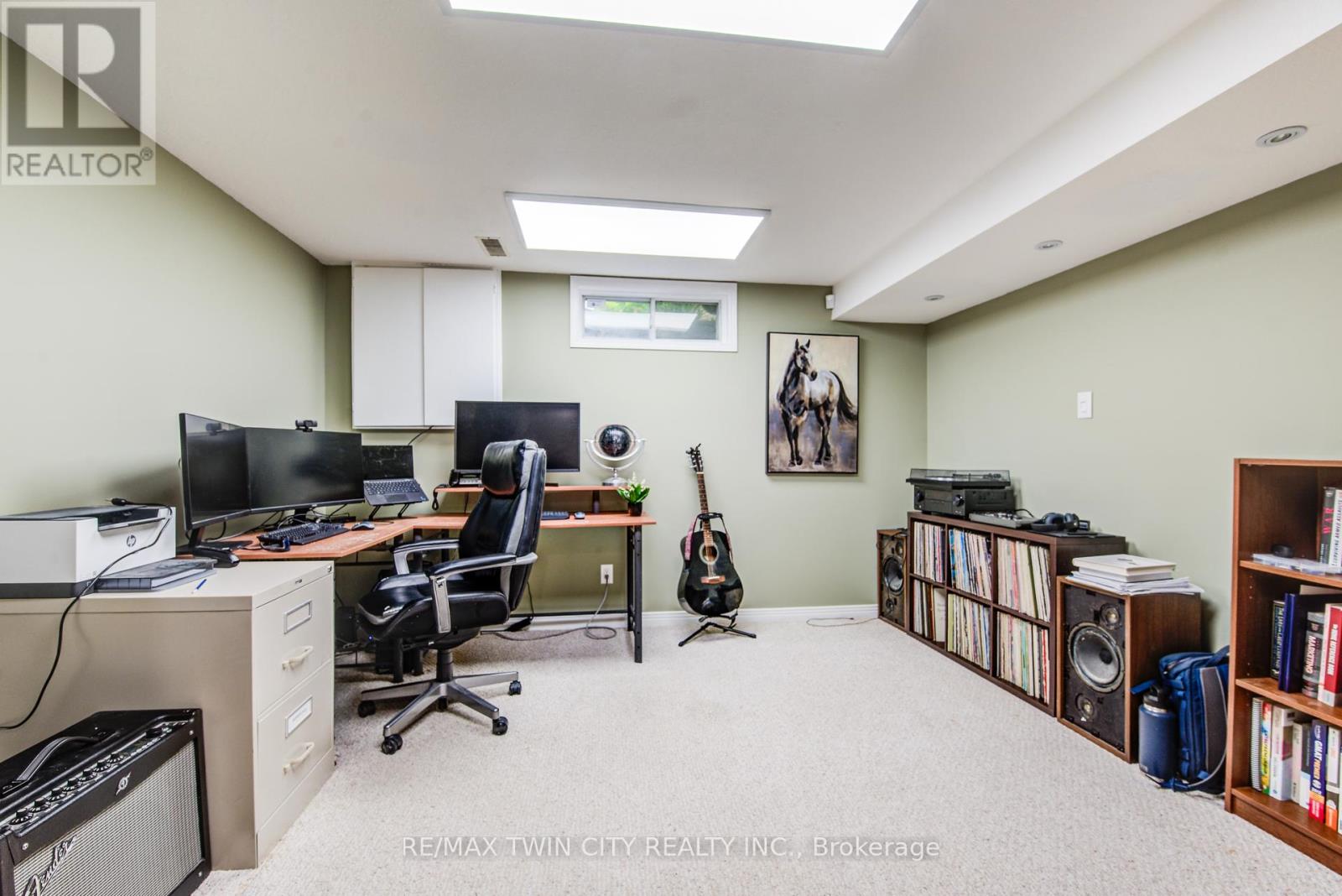 295 Wiltshire Place, Waterloo, Ontario  N2T 1R3 - Photo 25 - X12541648