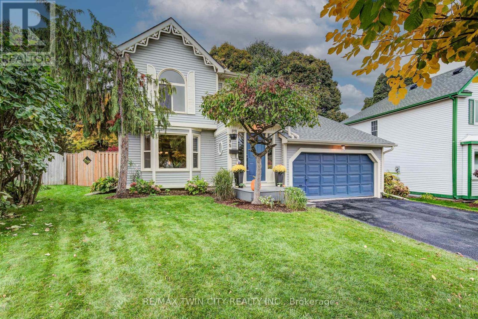 295 Wiltshire Place, Waterloo, Ontario  N2T 1R3 - Photo 3 - X12541648