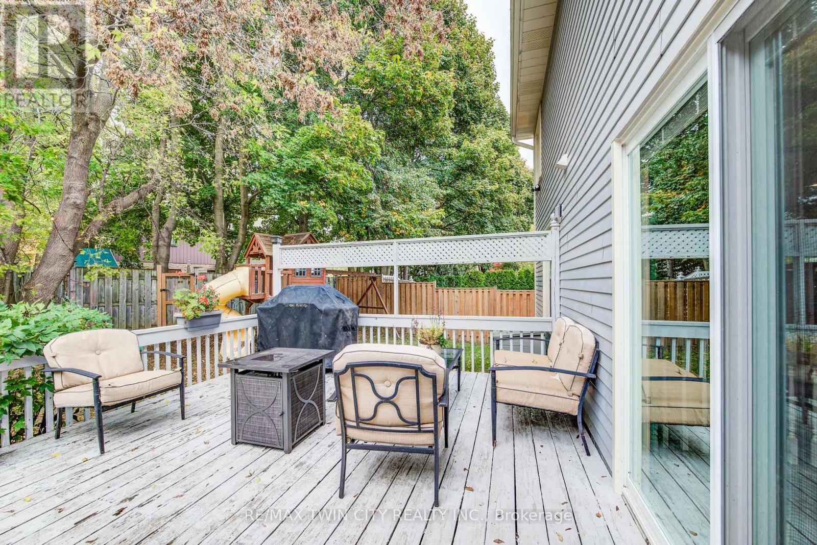 295 Wiltshire Place, Waterloo, Ontario  N2T 1R3 - Photo 32 - X12541648