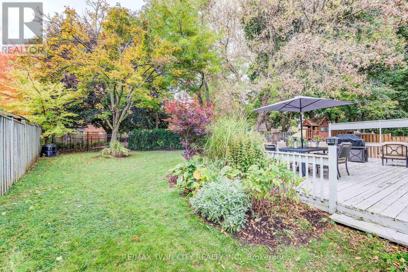 295 Wiltshire Place, Waterloo, Ontario  N2T 1R3 - Photo 34 - X12541648