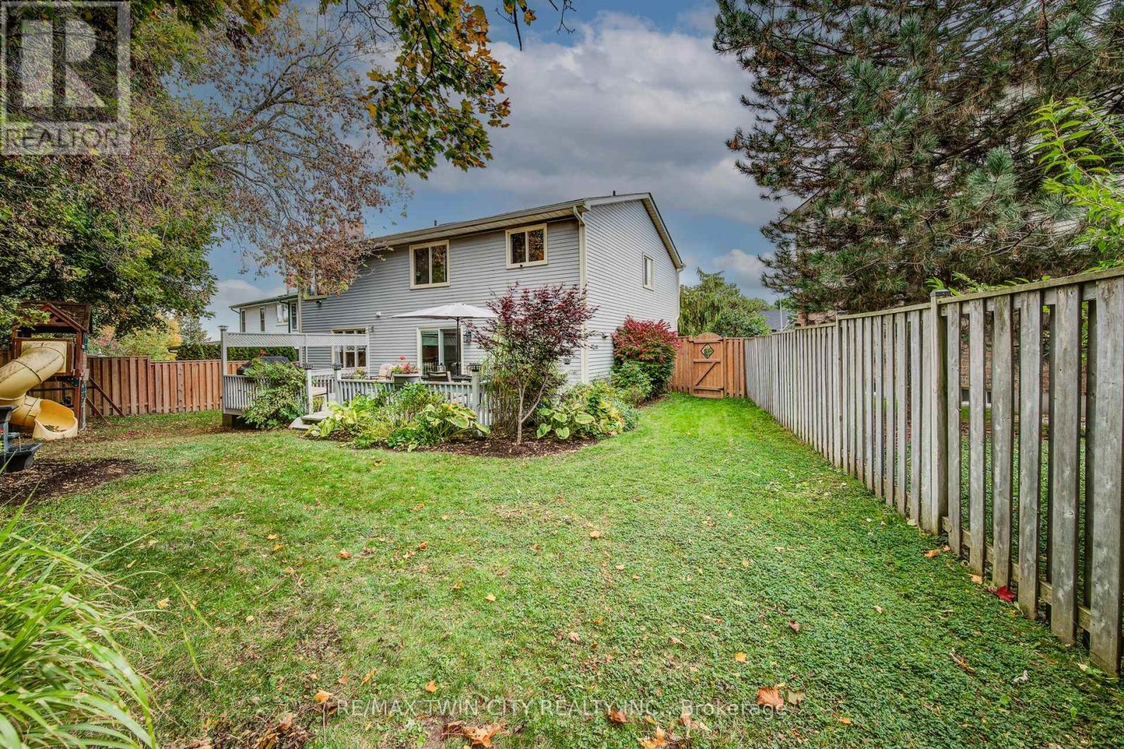 295 Wiltshire Place, Waterloo, Ontario  N2T 1R3 - Photo 35 - X12541648