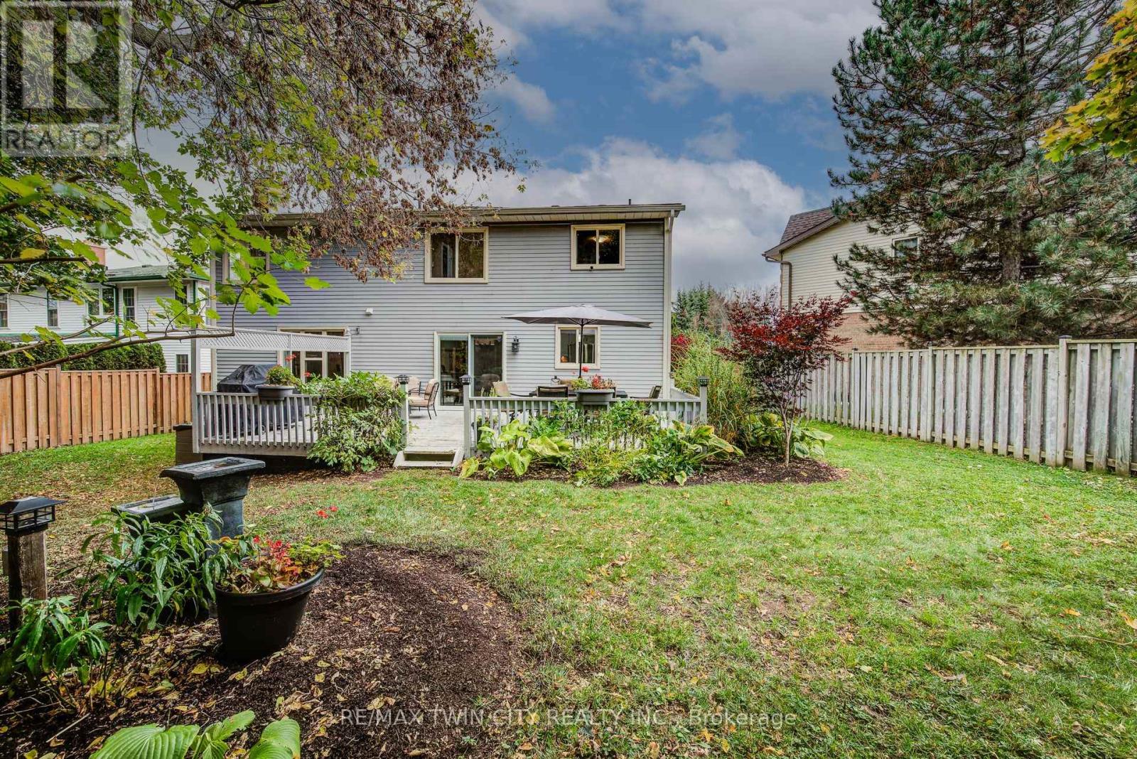 295 Wiltshire Place, Waterloo, Ontario  N2T 1R3 - Photo 36 - X12541648