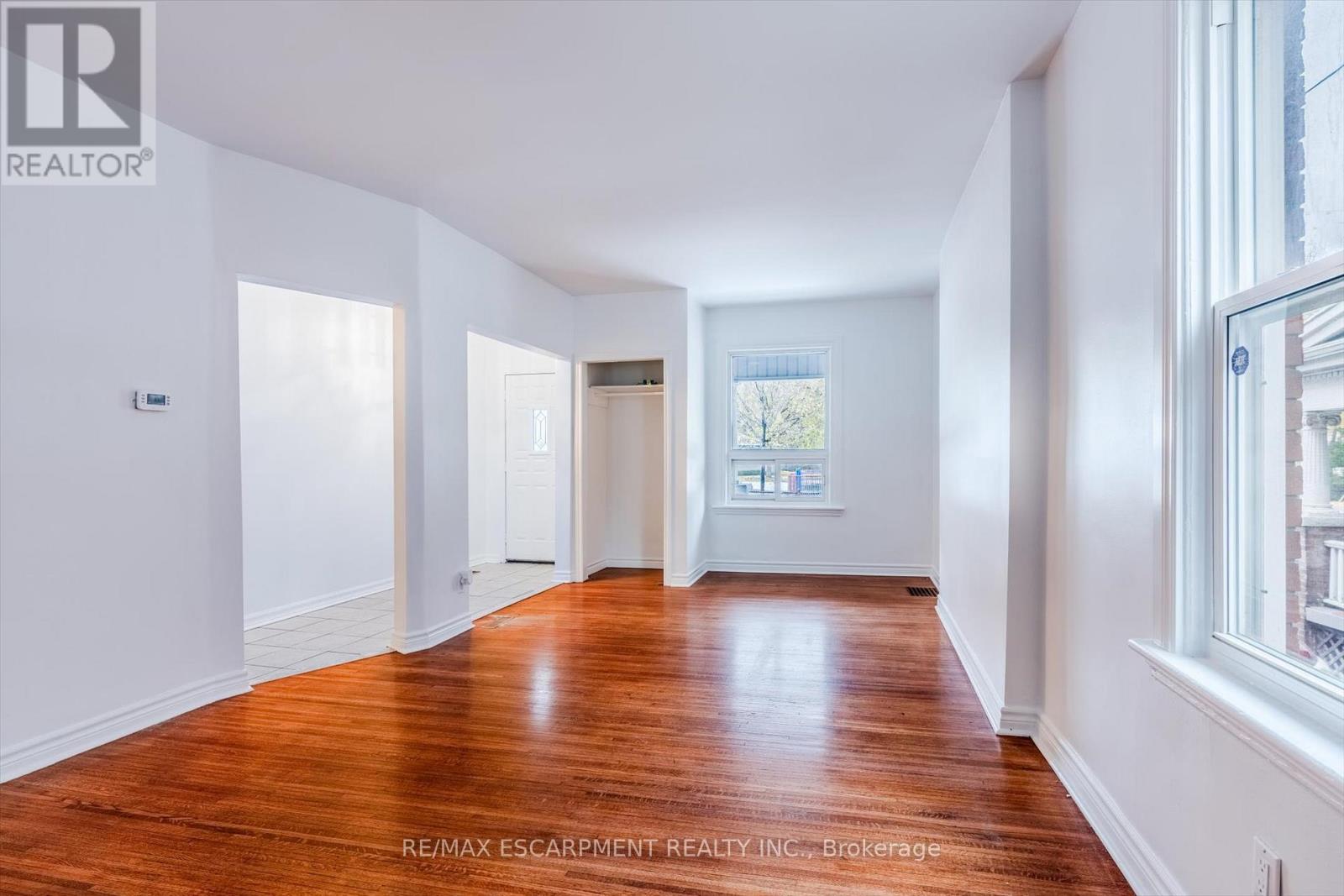 49 Myrtle Avenue, Hamilton, Ontario  L8M 2E8 - Photo 4 - X12541746