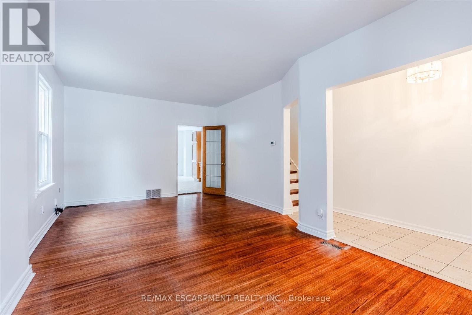 49 Myrtle Avenue, Hamilton, Ontario  L8M 2E8 - Photo 5 - X12541746