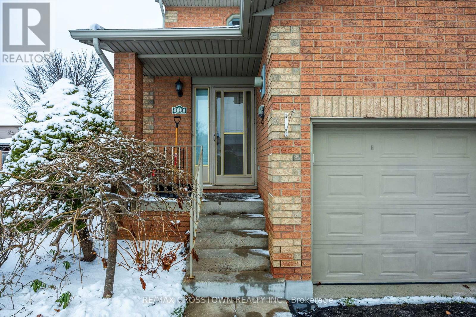 125 Terni Boulevard, Hamilton, Ontario  L8W 3W4 - Photo 4 - X12541762