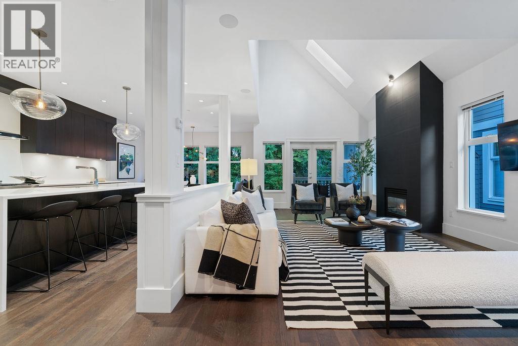 3761 Edgemont Boulevard, North Vancouver, British Columbia  V7R 2P6 - Photo 2 - R3067129