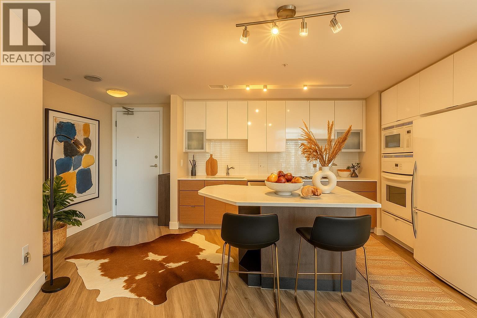 901 175 W 2nd Street, North Vancouver, British Columbia  V7M 0A5 - Photo 2 - R3067137