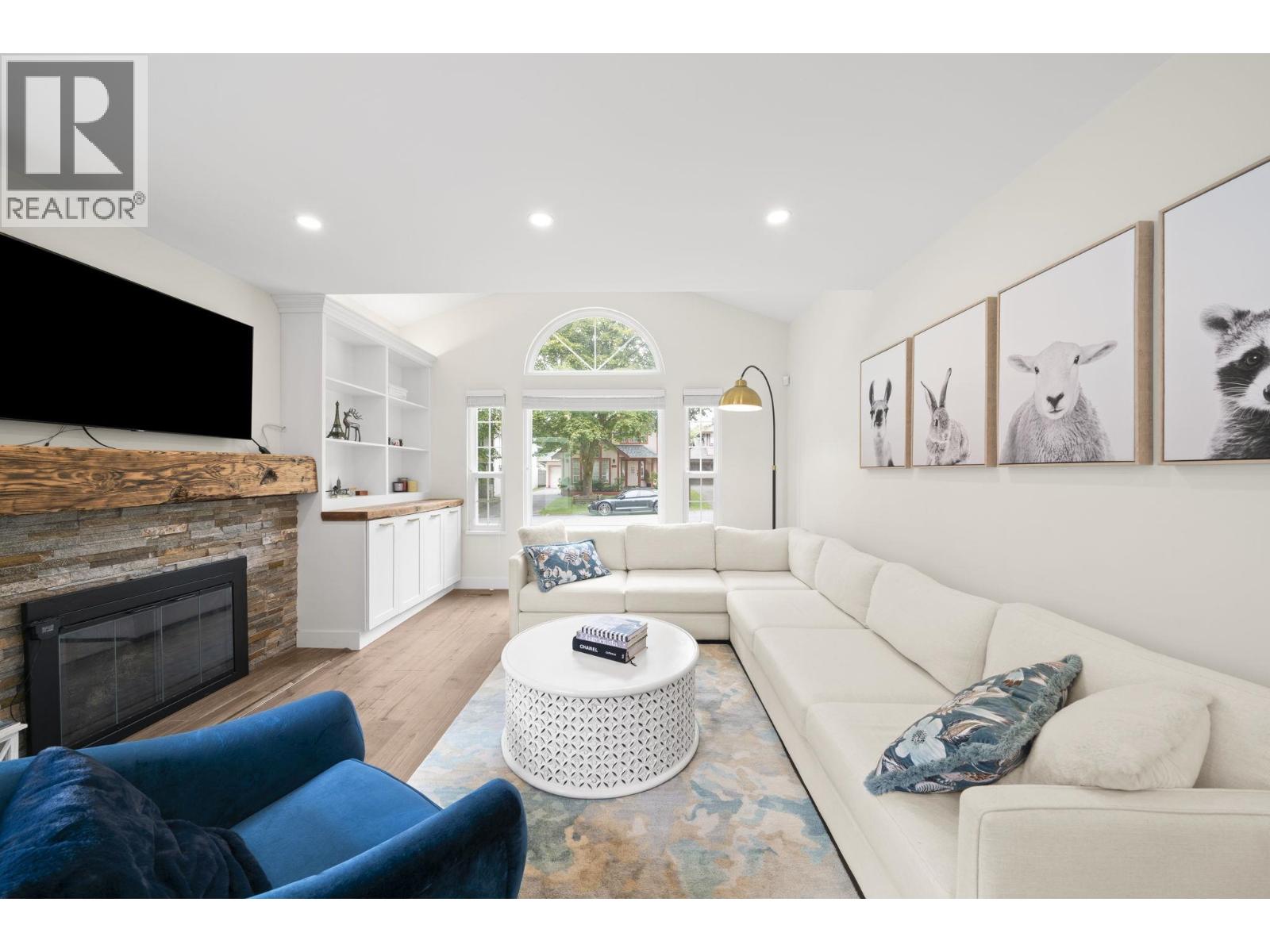 860 Ruckle Court, North Vancouver, British Columbia  V7H 2P6 - Photo 5 - R3067106