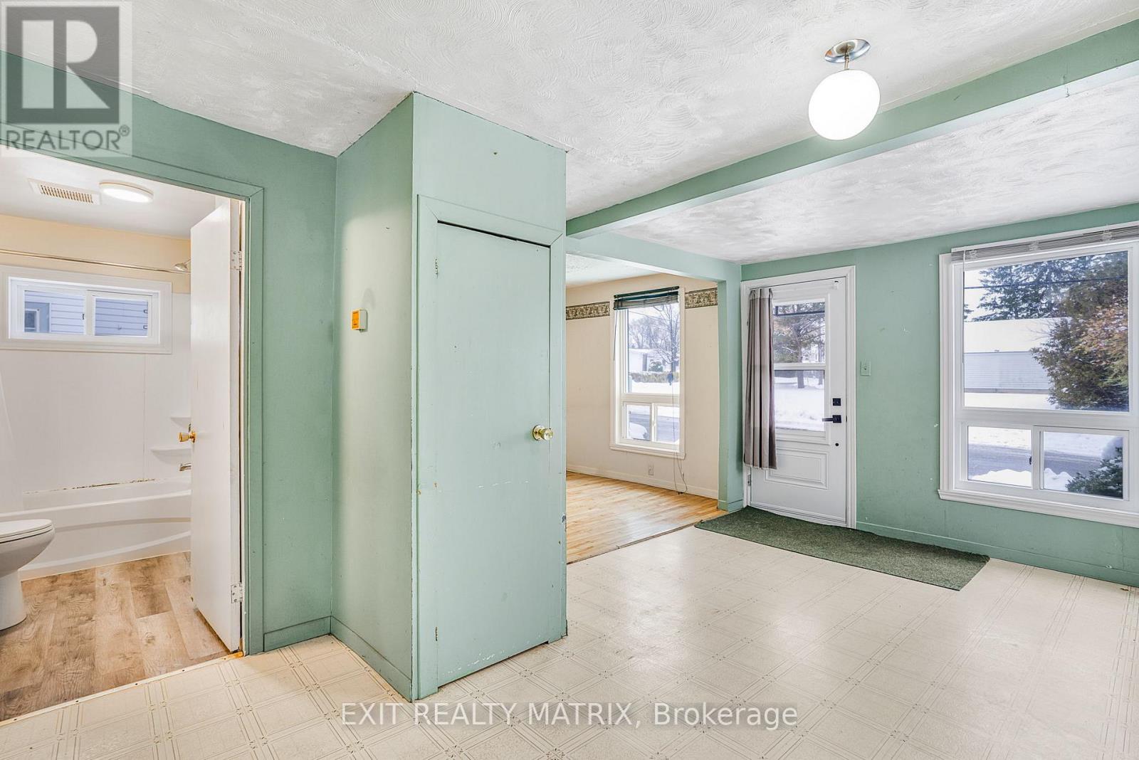 29 Peter Street, Champlain, Ontario  K0B 1K0 - Photo 13 - X12541914