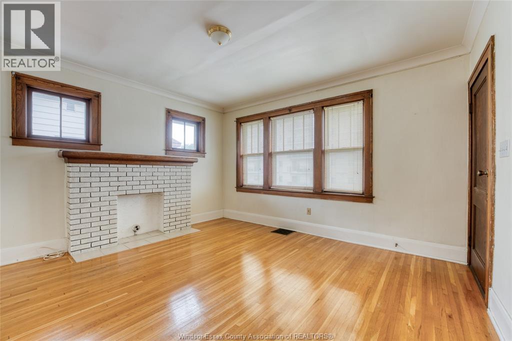 135 Oak, Windsor, Ontario  N9A 5E5 - Photo 2 - 25028574