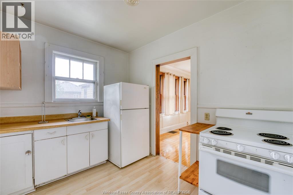 135 Oak, Windsor, Ontario  N9A 5E5 - Photo 5 - 25028574
