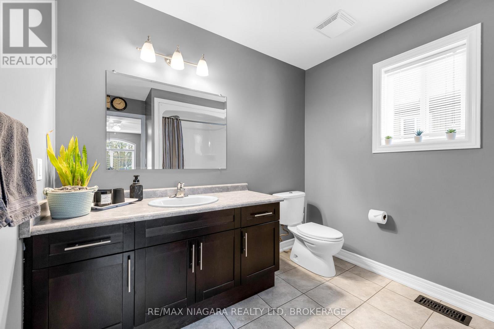 160 Wallace Avenue S, Welland, Ontario  L3B 1R5 - Photo 19 - X12416400