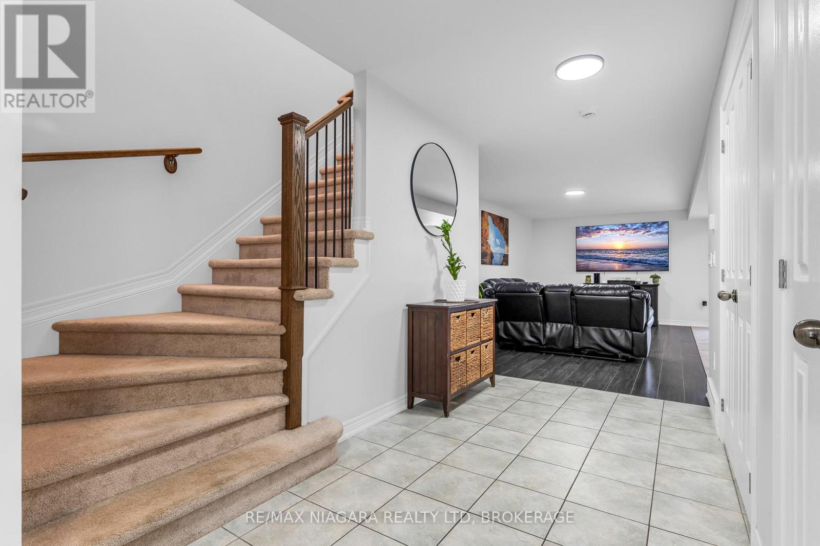 160 Wallace Avenue S, Welland, Ontario  L3B 1R5 - Photo 3 - X12416400