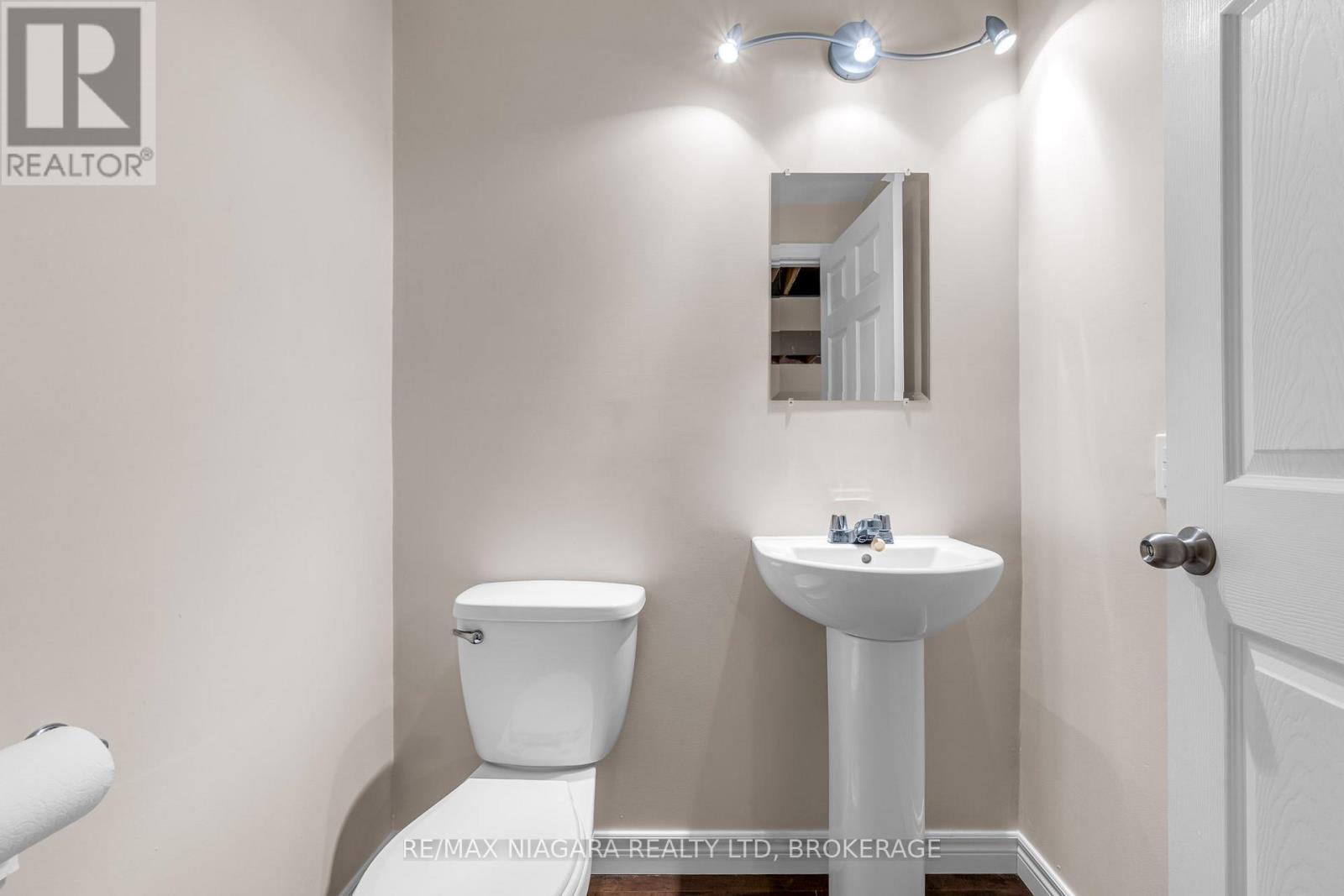 160 Wallace Avenue S, Welland, Ontario  L3B 1R5 - Photo 31 - X12416400