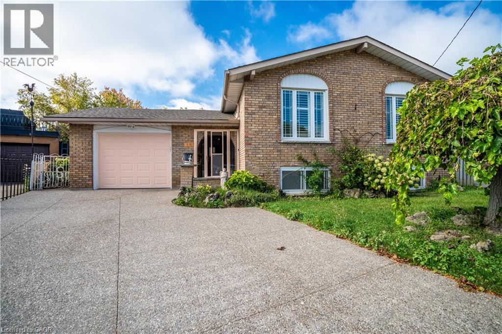 18 VILLA Court, Hamilton, Ontario