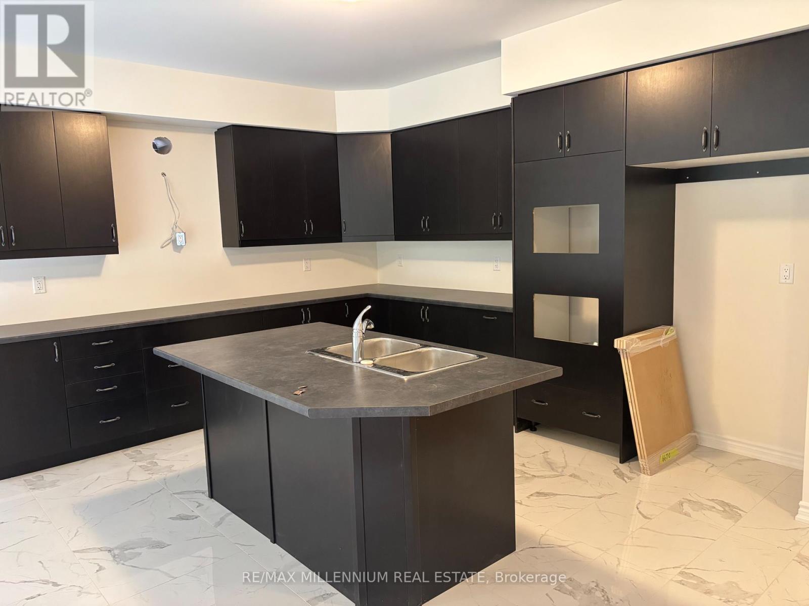 7 Mckernan Avenue, Brantford, Ontario  N3V 0C1 - Photo 7 - X12488280