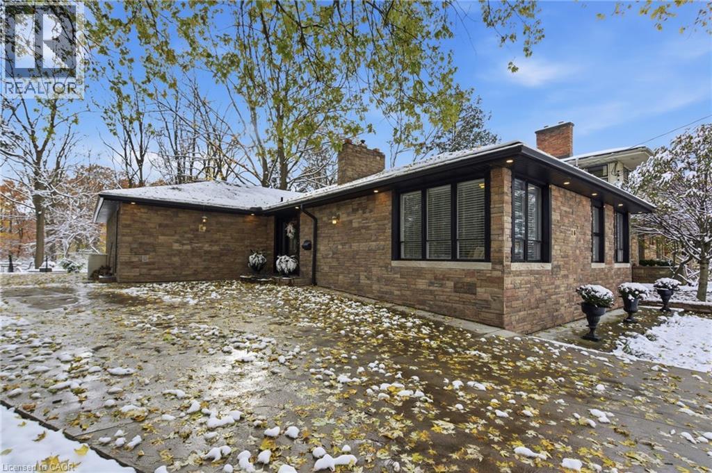 16 Freeland Court, Hamilton, Ontario L8S 3R5 - Photo 2 - 40787879