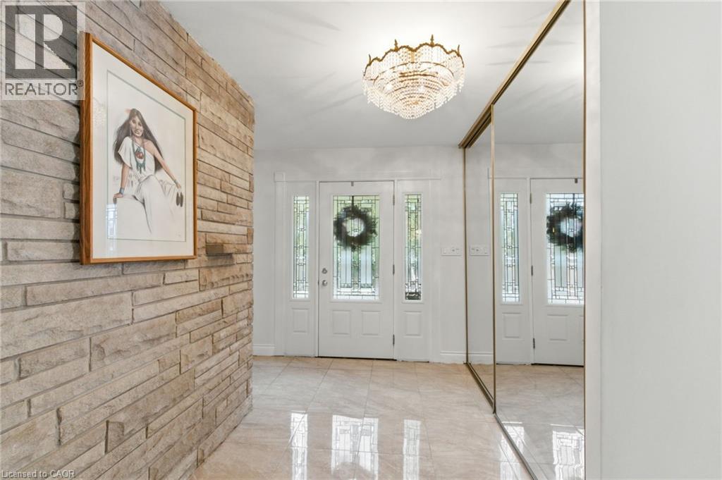 16 Freeland Court, Hamilton, Ontario L8S 3R5 - Photo 4 - 40787879