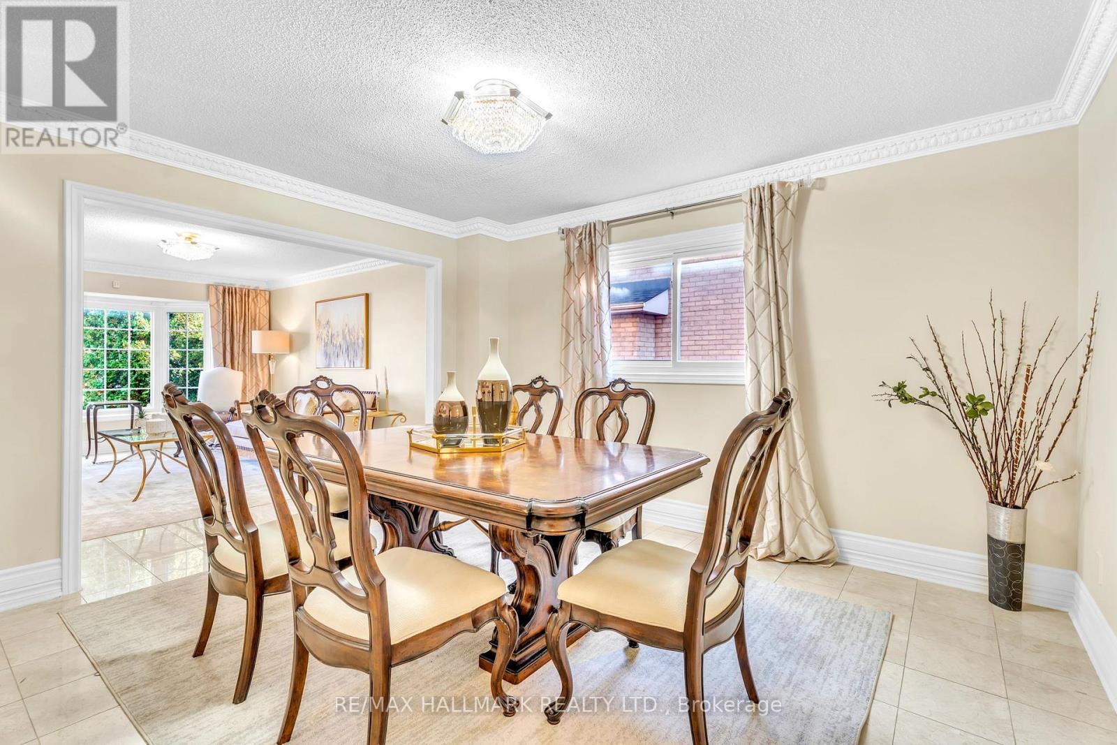 22 Larratt Lane, Richmond Hill, Ontario  L4C 9H9 - Photo 10 - N12541908