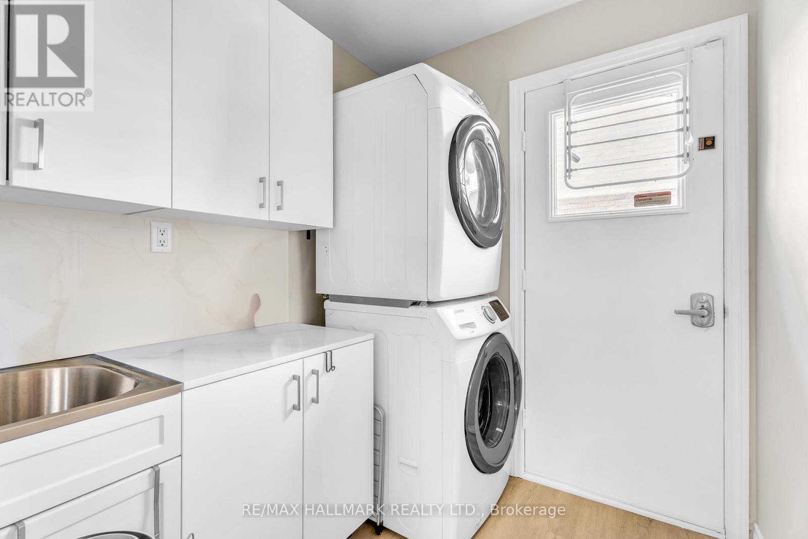 22 Larratt Lane, Richmond Hill, Ontario  L4C 9H9 - Photo 12 - N12541908