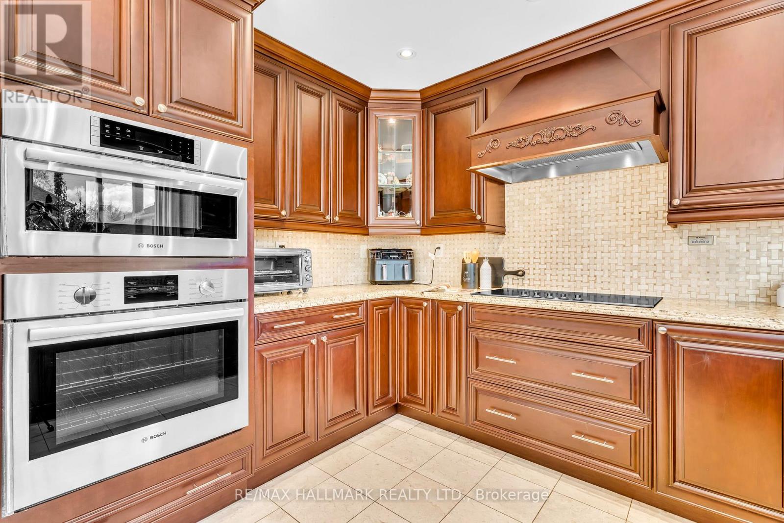 22 Larratt Lane, Richmond Hill, Ontario  L4C 9H9 - Photo 15 - N12541908