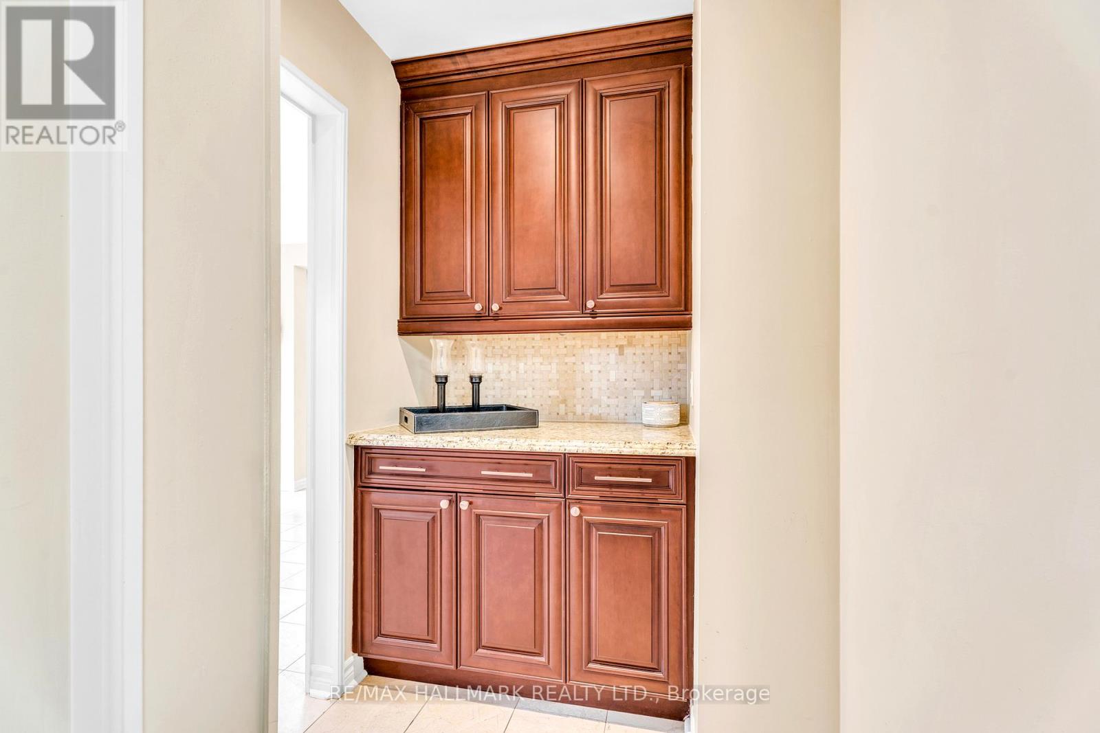 22 Larratt Lane, Richmond Hill, Ontario  L4C 9H9 - Photo 16 - N12541908