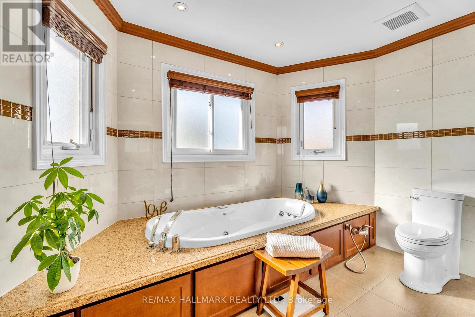 22 Larratt Lane, Richmond Hill, Ontario  L4C 9H9 - Photo 26 - N12541908