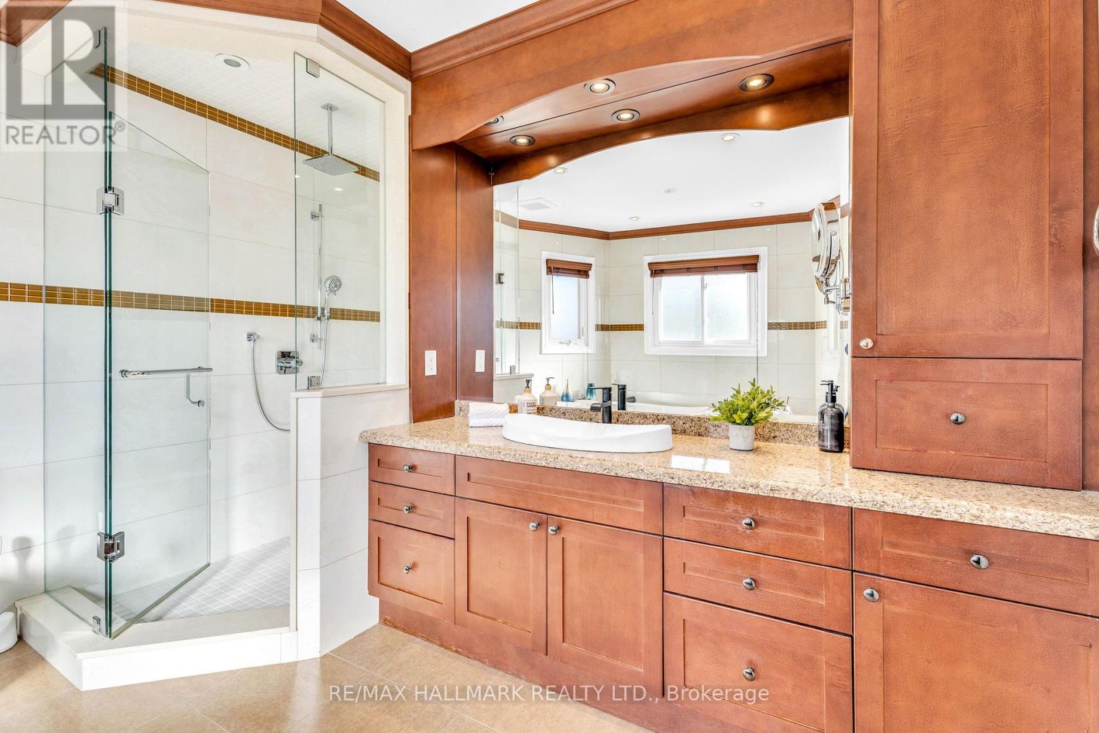 22 Larratt Lane, Richmond Hill, Ontario  L4C 9H9 - Photo 27 - N12541908